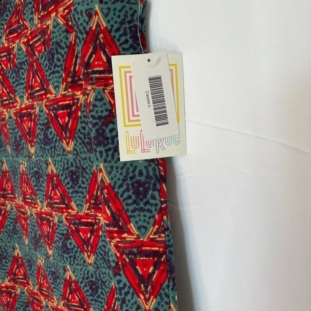 LuLaRoe/ Triangular patterned pencil Cassie Skirt​​​​​​​​​​​​​